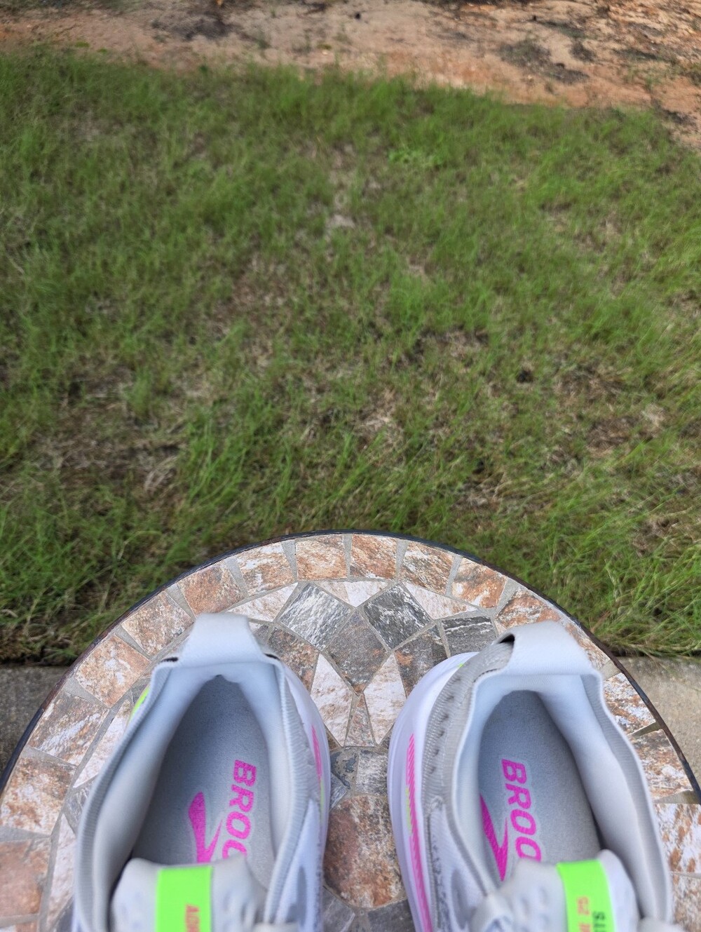 Brooks Adrenaline GTS 25 Oyster/Pink Running Shoes Women's Size 9.5 Worn 1x Box - Picture 10 of 11